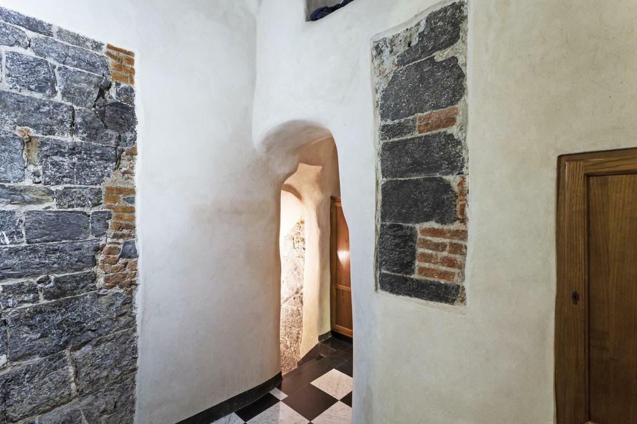 Wood And Stone Apartment In The Historical Center Genoa Luaran gambar