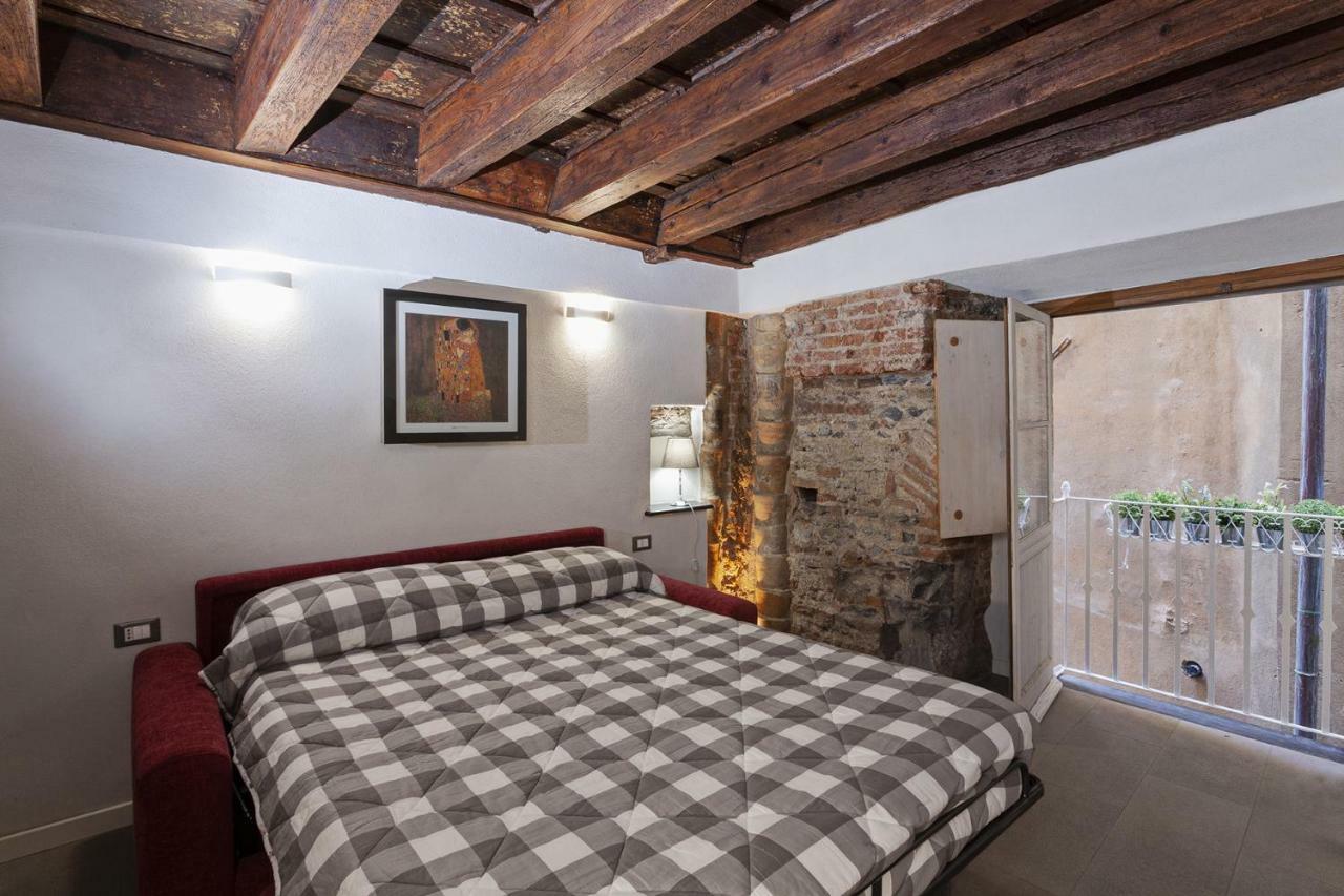 Wood And Stone Apartment In The Historical Center Genoa Luaran gambar