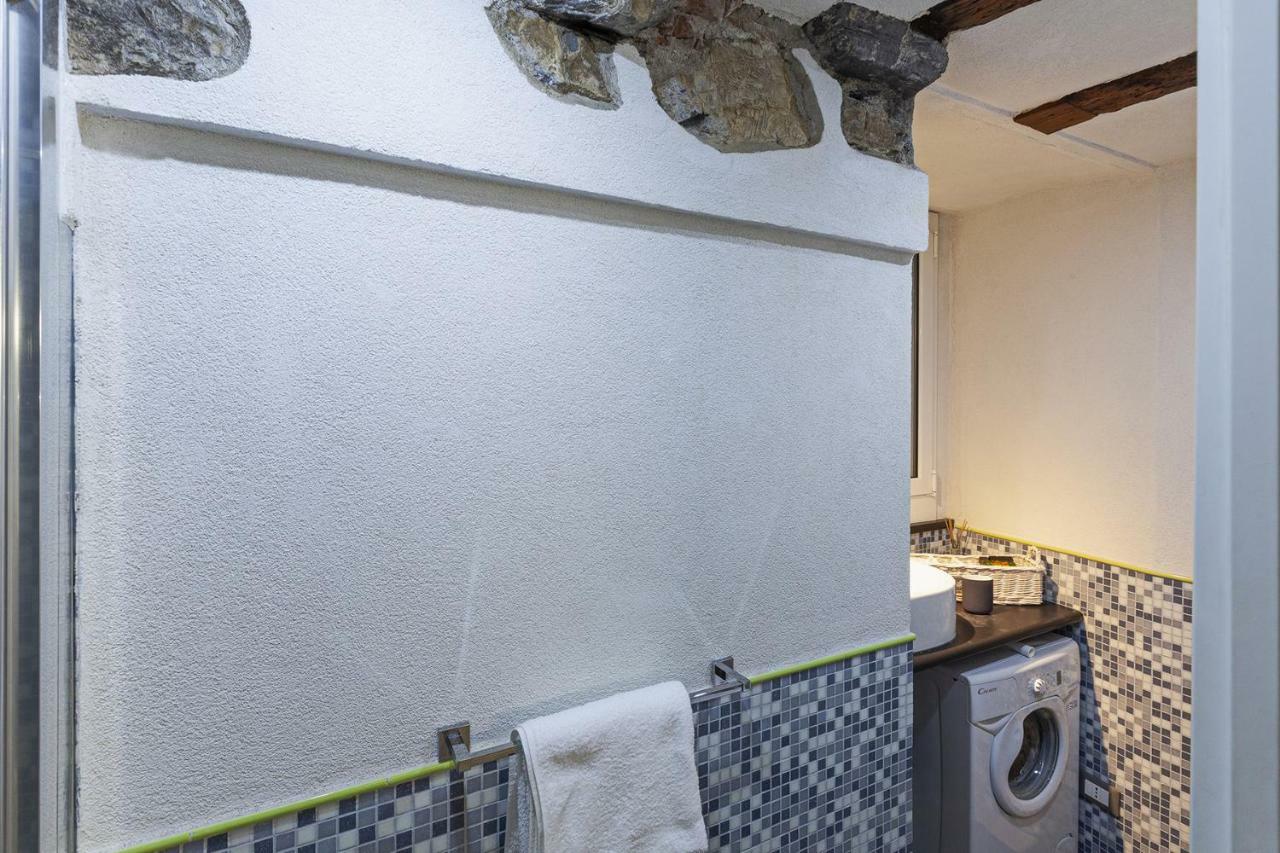 Wood And Stone Apartment In The Historical Center Genoa Luaran gambar