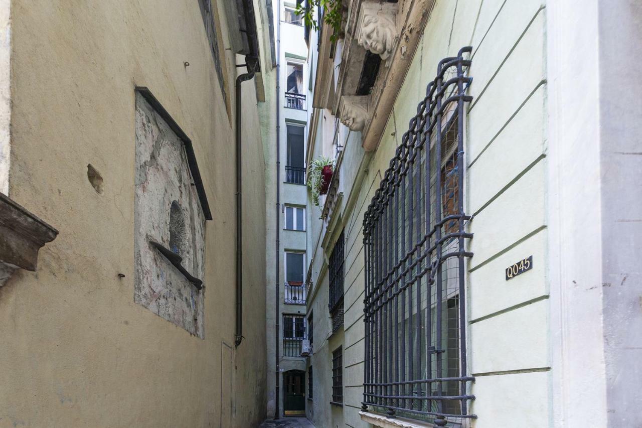 Wood And Stone Apartment In The Historical Center Genoa Luaran gambar