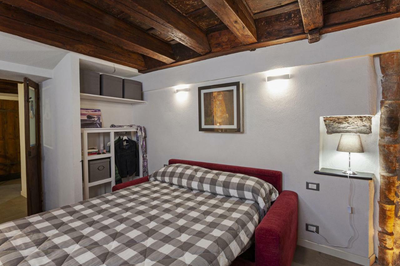Wood And Stone Apartment In The Historical Center Genoa Luaran gambar
